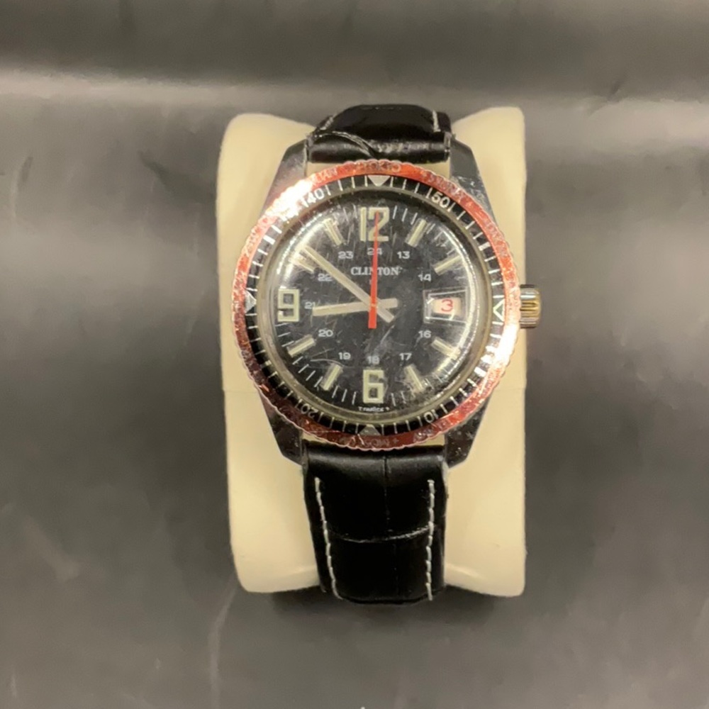 Vintage Clinton World Timer Diver Style Swiss Watch 40 MM RUNS